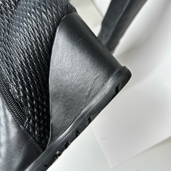 ARTICA Waterproof ALPBACH boots by BROWNS Calf fits tight. still sells for 359$ - Picture 4 of 7